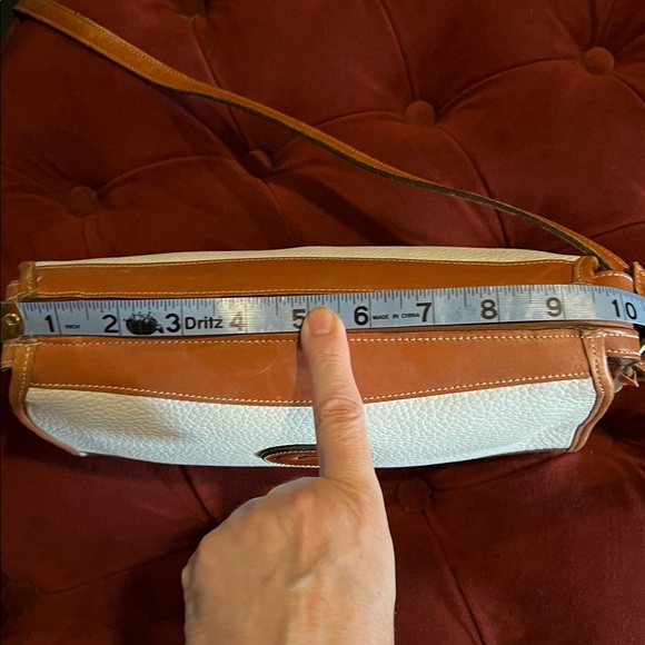 Dooney & Bourke Vintage White Shoulder Bag - Picture 9 of 14